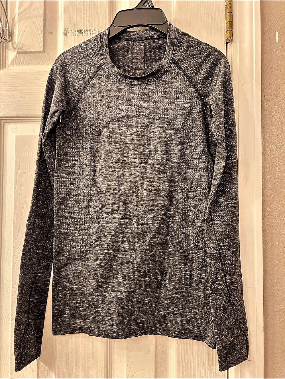 lululemon Swiftly Tech Long Sleeve Crew Gray